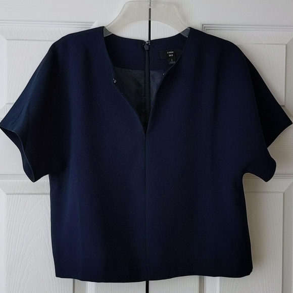 J.Crew Cropped cap-sleeve top 365 crepe
- Size 4 - Picture 2 of 6